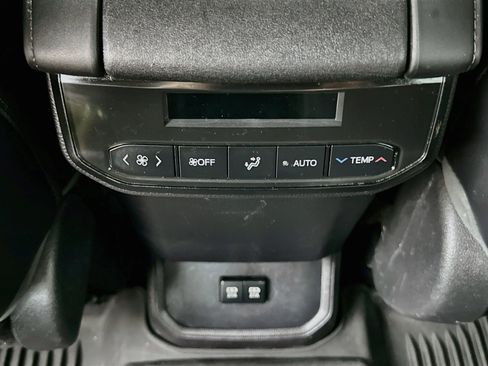 Used 2021 Toyota Highlander XSE AWD/4WD image 28
