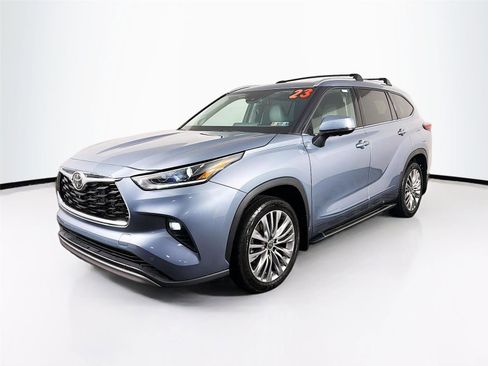 Used 2023 Toyota Highlander Platinum image 3