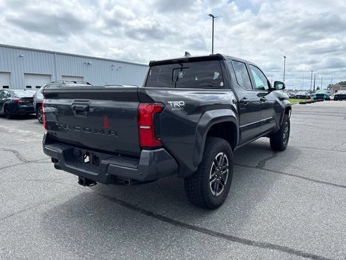 Used 2025 Toyota Tacoma TRD Sport w/ TRD Sport Upgrade Package AWD/4WD image 5