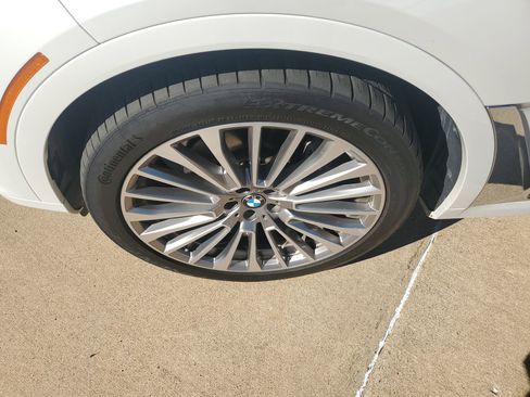 Used 2022 BMW X7 xDrive40i w/ Premium Package image 40