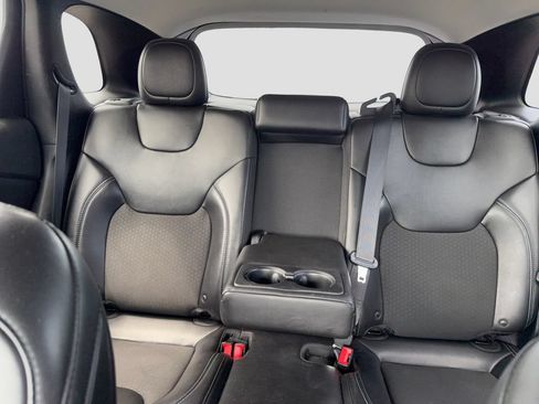 Used 2019 Jeep Cherokee Latitude Plus AWD/4WD image 24