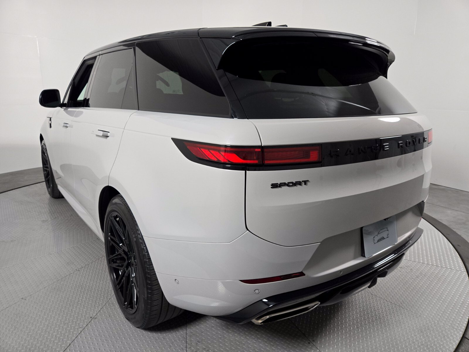Used 2024 Land Rover Range Rover Sport Dynamic SE AWD/4WD image 17