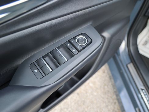Used 2026 Toyota Prius Plug-In Hybrid FWD image 33