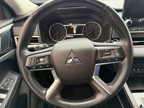 Used 2022 Mitsubishi Outlander SE image 14
