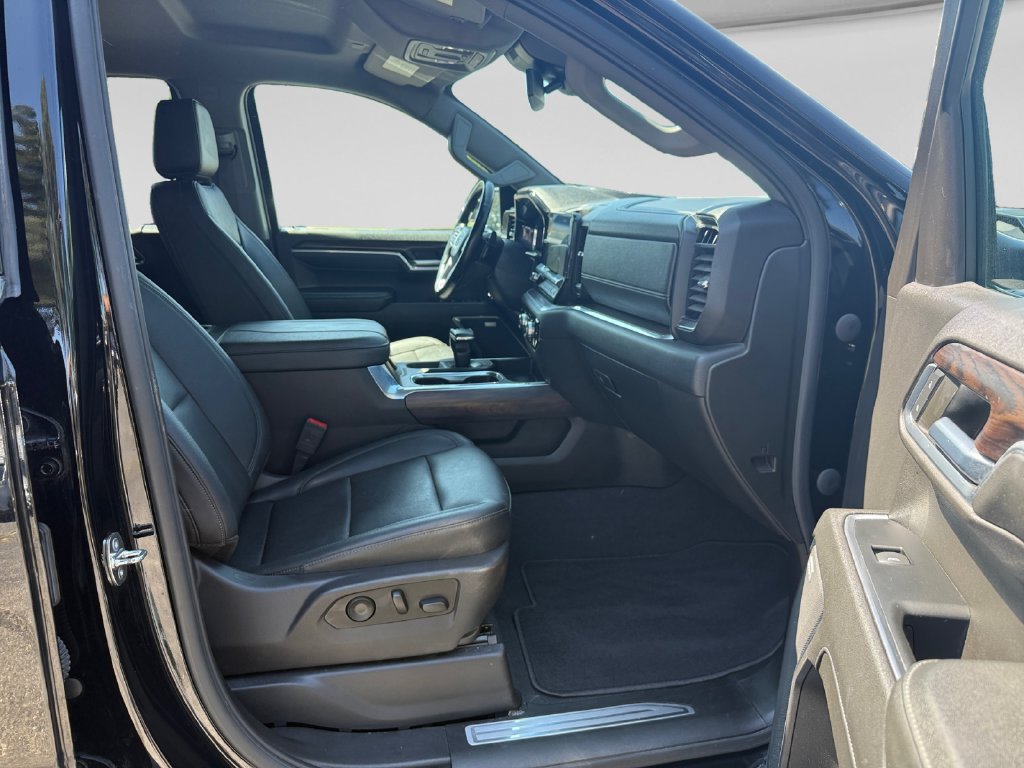Used 2023 GMC Sierra 1500 SLT w/ SLT Convenience Package AWD/4WD image 17