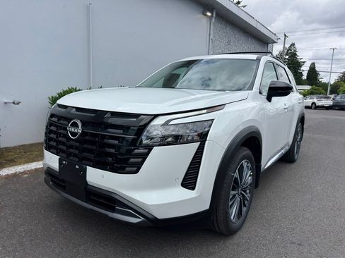 New 2026 Nissan Pathfinder Platinum w/ Lighting Package AWD/4WD image 2