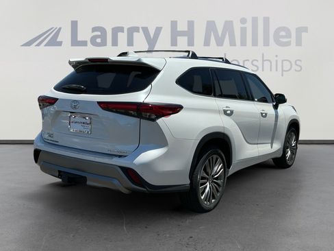 Used 2022 Toyota Highlander Platinum FWD image 5