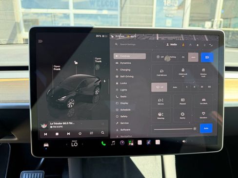 Used 2023 Tesla Model Y Long Range AWD/4WD image 38