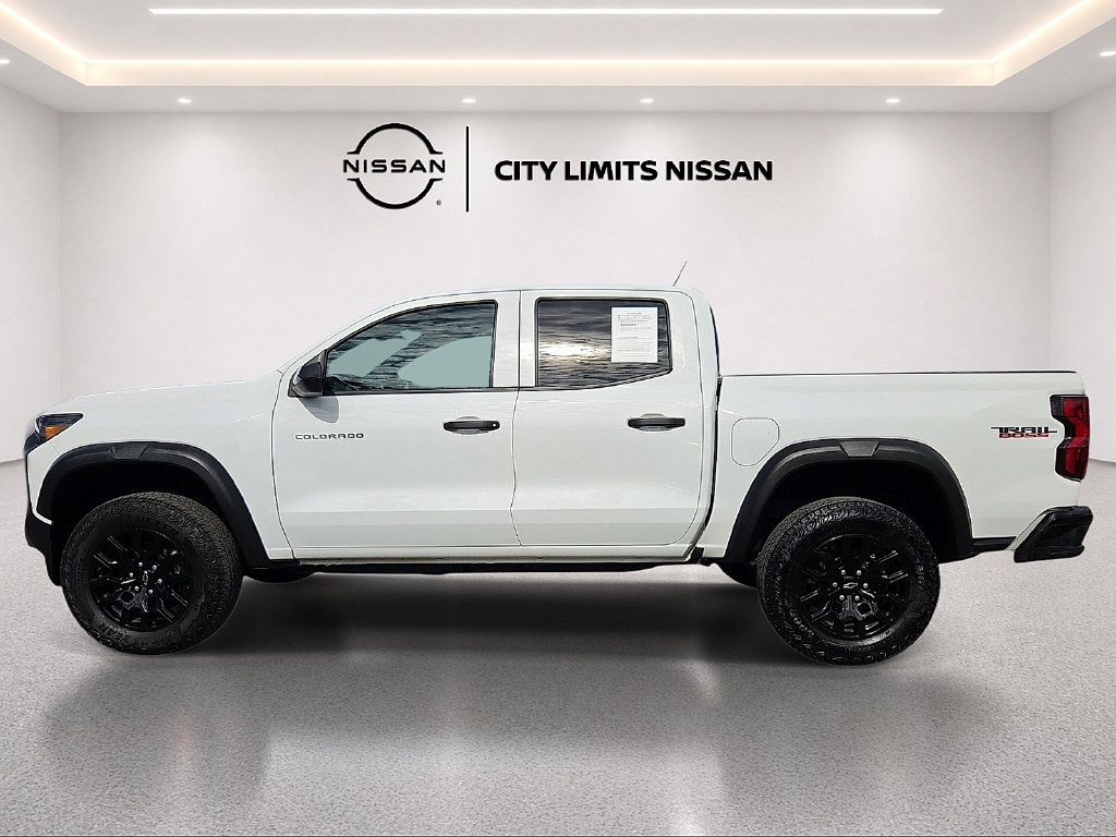Used 2025 Chevrolet Colorado Trail Boss AWD/4WD image 3