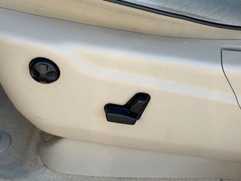 Used 2020 Jeep Grand Cherokee Overland image 25