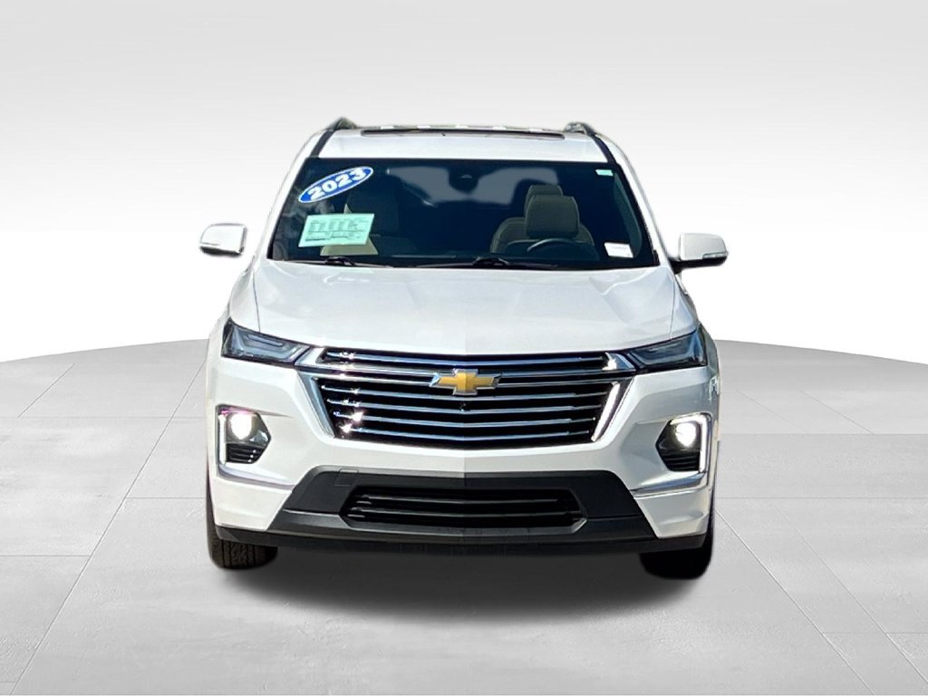 Used 2023 Chevrolet Traverse Premier FWD image 2