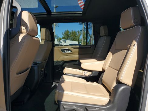 Used 2024 Chevrolet Suburban Premier image 15