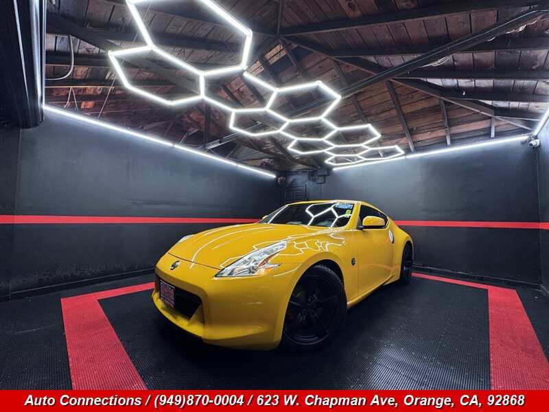 Used 2009 Nissan 370Z Coupe RWD image 2