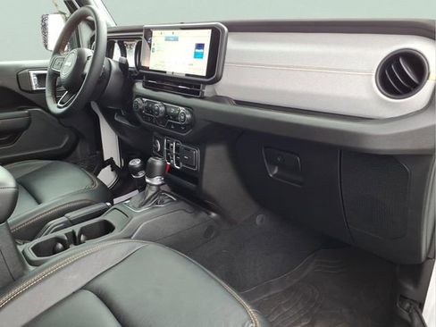 Used 2024 Jeep Gladiator Sport image 23