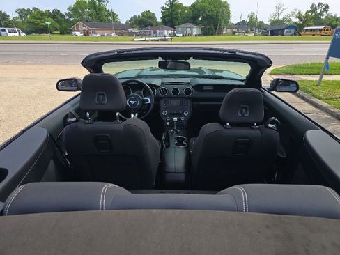 Used 2015 Ford Mustang Convertible RWD image 20