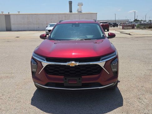 Used 2025 Chevrolet Trax LT FWD image 3