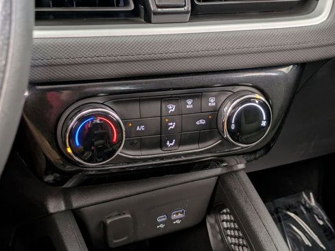 Used 2025 Chevrolet TrailBlazer LT AWD/4WD image 17