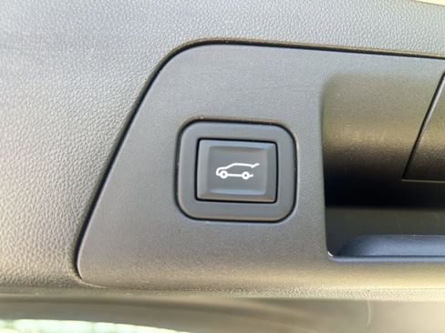 Used 2023 Buick Envision Avenir AWD/4WD image 18