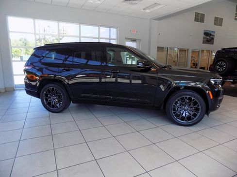Used 2025 Jeep Grand Cherokee L Summit w/ Obsidian Package AWD/4WD image 9