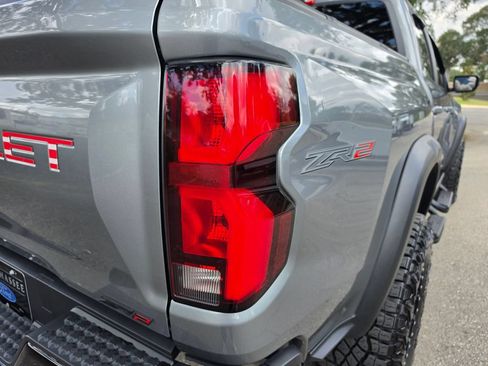 Used 2025 Chevrolet Colorado ZR2 AWD/4WD image 11