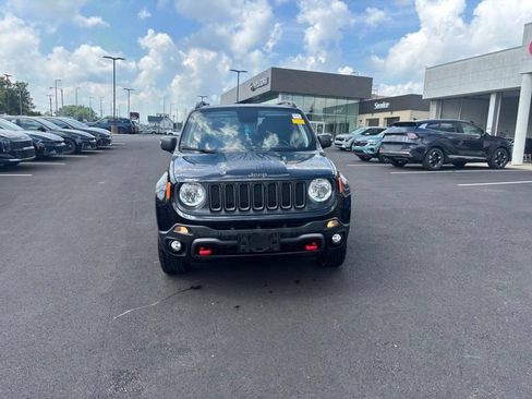 Used 2018 Jeep Renegade Trailhawk w/ UConnect 8.4 Nav Group AWD/4WD image 2