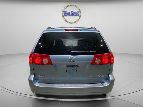 Used 2009 Toyota Sienna FWD image 3