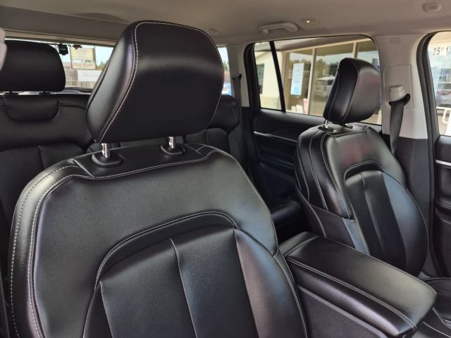 Used 2023 Jeep Grand Cherokee Limited AWD/4WD image 15