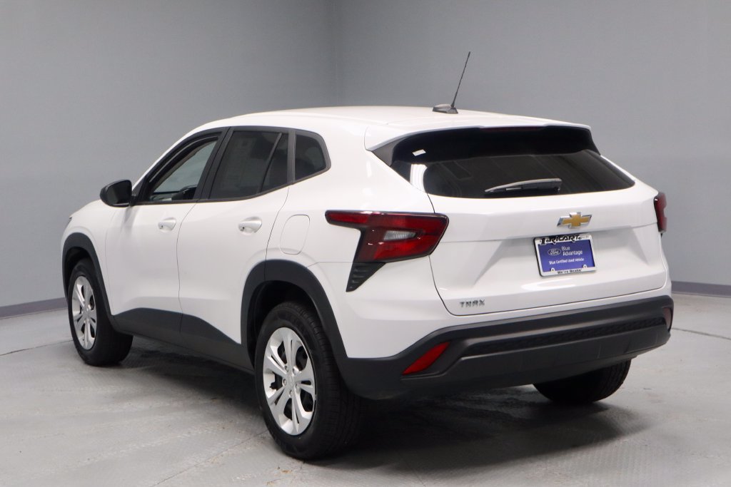 Used 2025 Chevrolet Trax LS FWD image 9
