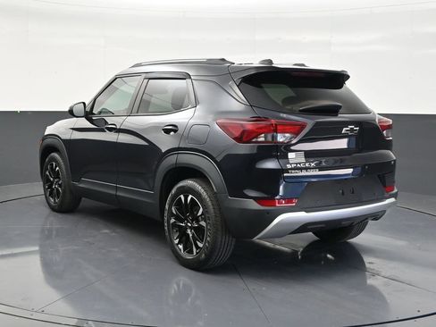 Used 2021 Chevrolet TrailBlazer LT w/ Convenience Package FWD image 3