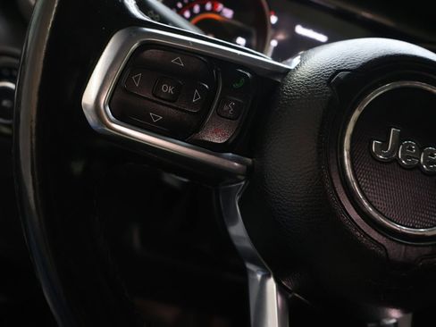 Used 2020 Jeep Wrangler Unlimited Sahara w/ Uconnect 4C Nav & Sound Group AWD/4WD image 19