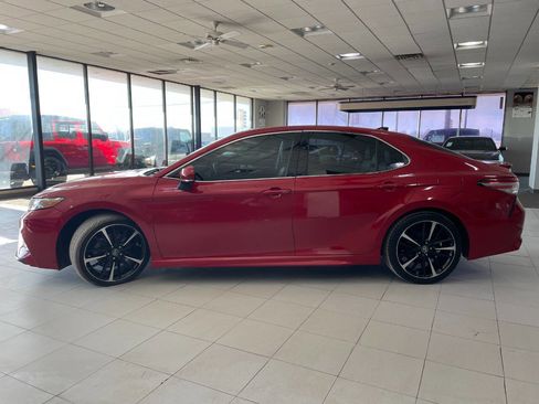 Used 2019 Toyota Camry XSE image 4
