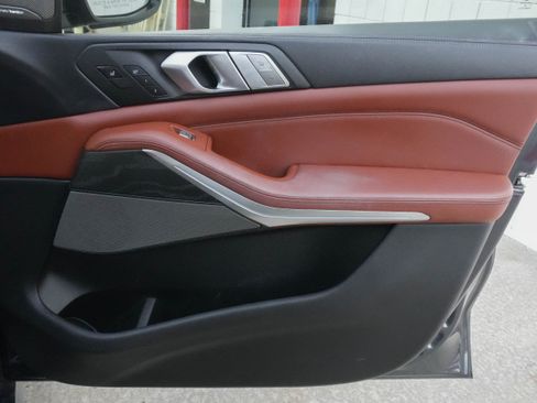 Used 2020 BMW X7 xDrive40i w/ M Sport Package AWD/4WD image 29
