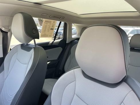 Used 2026 Volkswagen Tiguan SE w/ Panoramic Sunroof Package FWD image 22