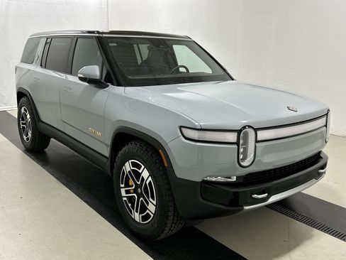 Used 2023 Rivian R1S Adventure AWD/4WD image 7