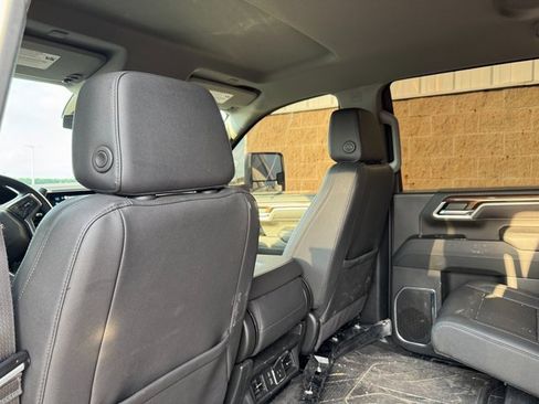 Used 2025 Chevrolet Silverado 2500 LT image 10