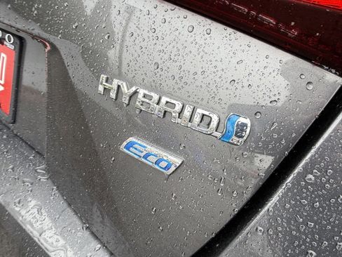 Used 2019 Toyota Prius L Eco w/ Carpet Mat Package image 8