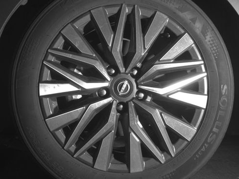 Used 2025 Nissan Altima 2.5 SV FWD image 12