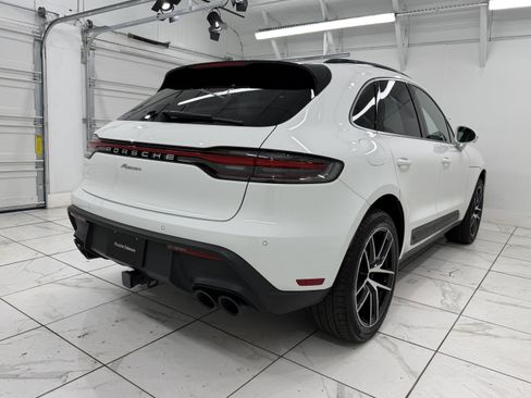 Certified 2024 Porsche Macan image 12