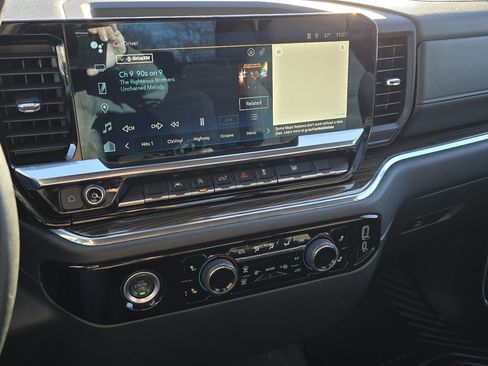 Used 2024 Chevrolet Silverado 1500 LT image 36