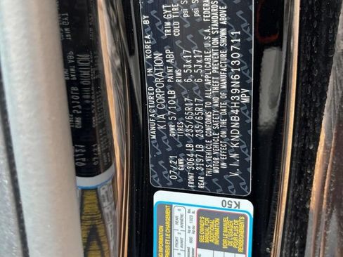 Used 2022 Kia Carnival LX FWD image 21