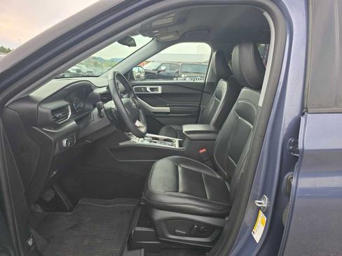 Used 2021 Ford Explorer XLT w/ Equipment Group 202A AWD/4WD image 9