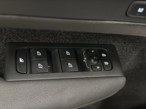 Used 2024 Volvo XC40 B5 Plus w/ Protection Package Premier image 21