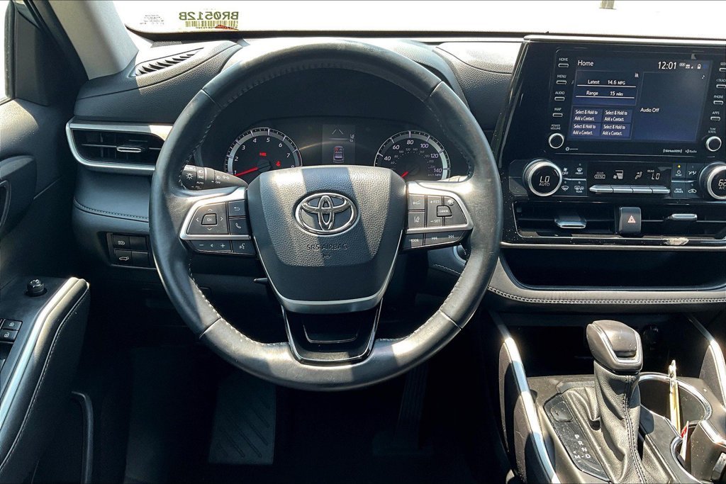 Used 2021 Toyota Highlander LE AWD/4WD image 18