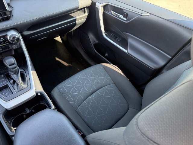 Used 2025 Toyota RAV4 XLE FWD image 20