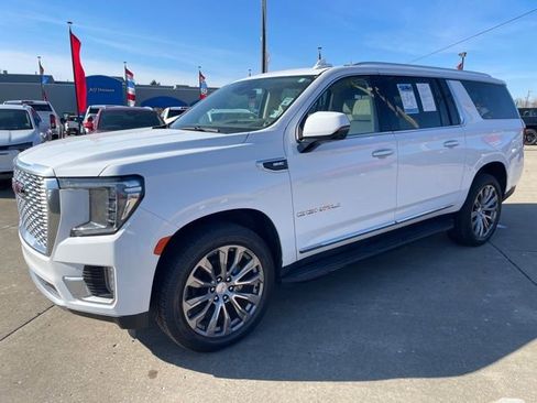 Used 2023 GMC Yukon XL Denali image 2