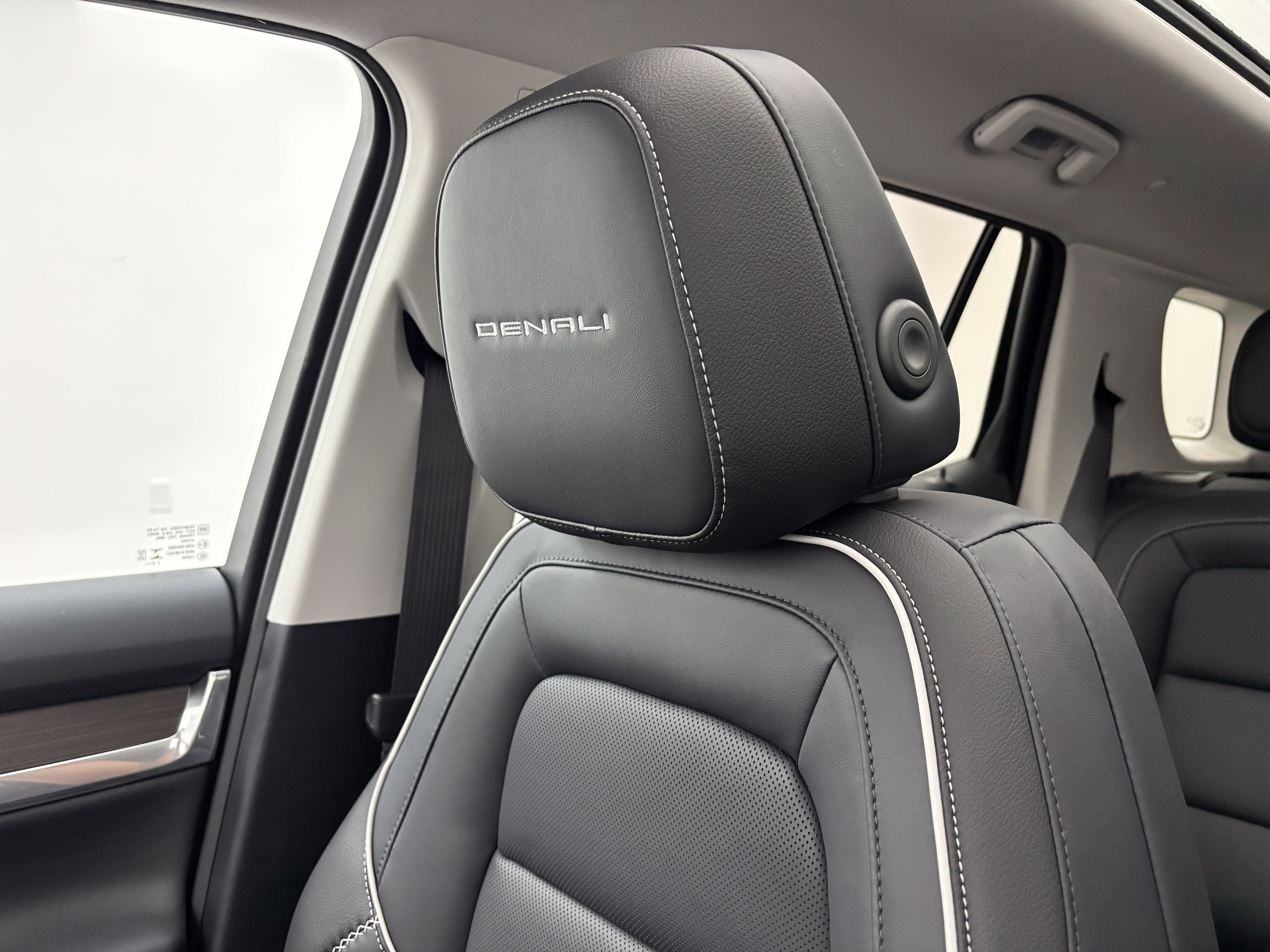 New 2027 GMC Terrain Denali w/ LPO, Floor Liner Package AWD/4WD image 45