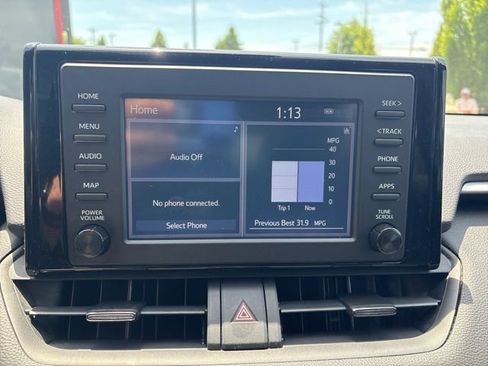 Used 2019 Toyota RAV4 LE FWD image 17