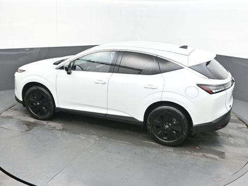 Certified 2025 Nissan Murano SV image 34