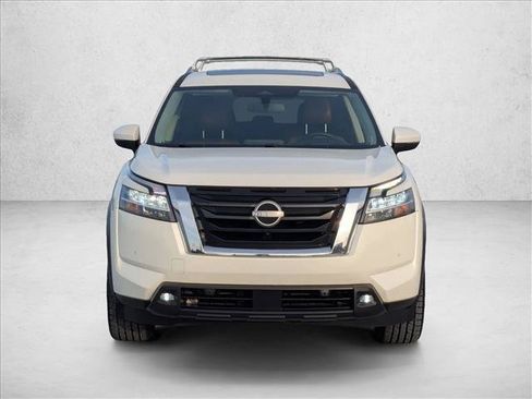 Used 2022 Nissan Pathfinder Platinum w/ Cargo Package FWD image 2