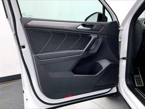 Certified 2023 Volkswagen Tiguan SE R-Line AWD/4WD image 27